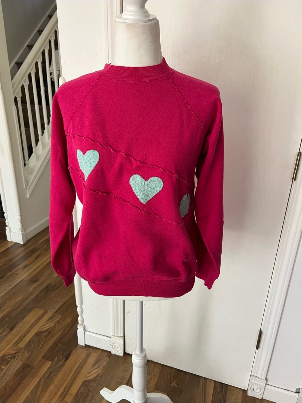 American Vintage Pink Sweatshirt with Floral Heart Appliqués, Large